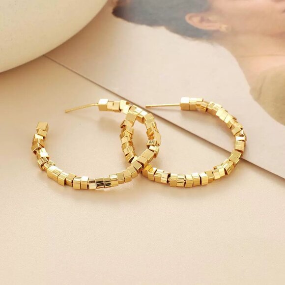 Elegant Gold Hoop Earrings - Picture 4 of 6